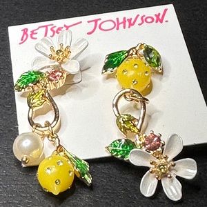 Women’s earrings betsy Johnson.. daisies and lemons pearl and pink stones ! NWT